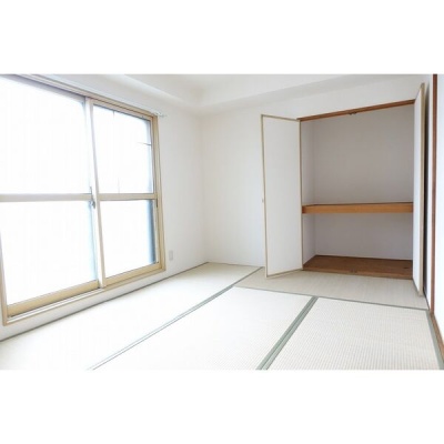 押入れを備えた和室（同タイプ参考写真）