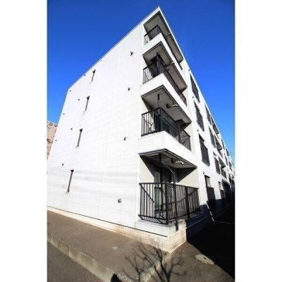 バルコニー側から見た建物の外観