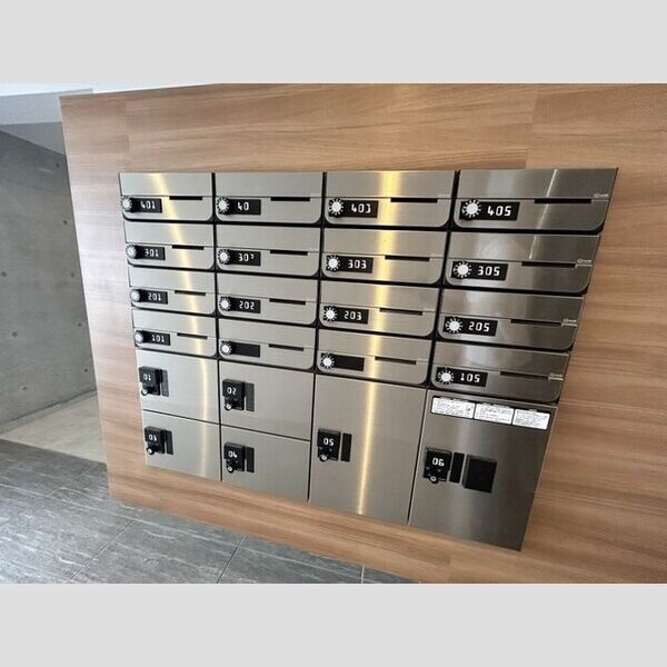 不在時の荷物の受け取りに便利な宅配ボックス