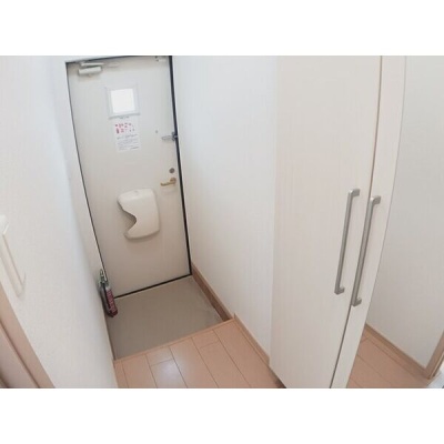 玄関にはシューズボックスを備えています。