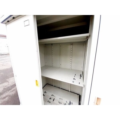 屋外の物置。室内に置きたくない季節用品などの収納にも活用できます。