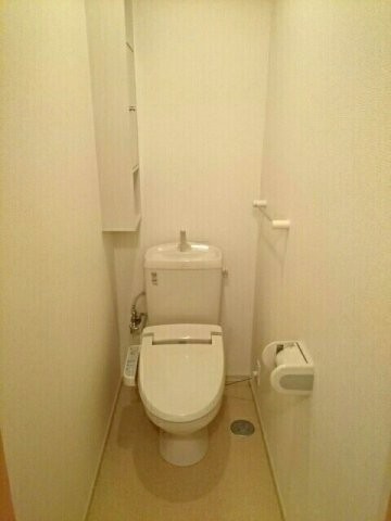 ゆったりとした空間のトイレです