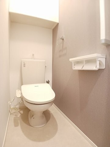 コンパクトで使いやすいトイレです
