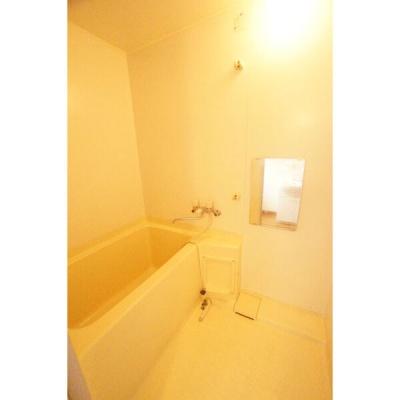 バス・トイレ別の浴室。ゆっくり入浴できる独立した空間です。