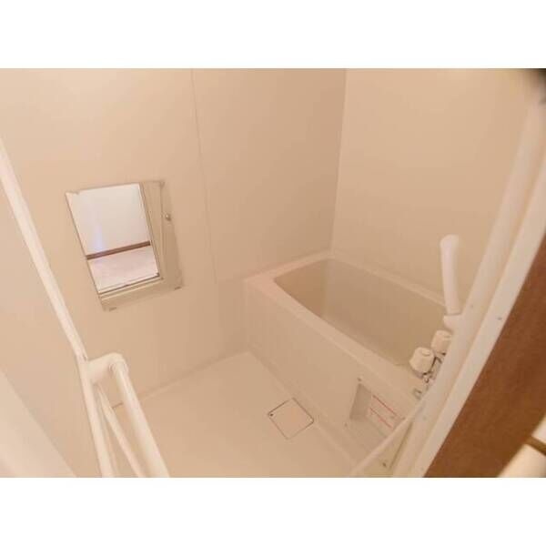 独立した浴室。バス・トイレ別の間取りです。