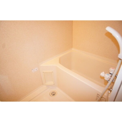 バス・トイレ別の浴室。シャワーを備えています。