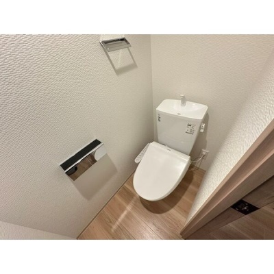 温水洗浄トイレ。独立した個室です