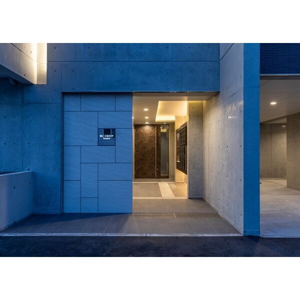 建物のエントランス。共用部への入り口の様子