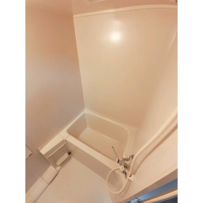 浴室。バス・トイレ別でゆっくり入浴できます。