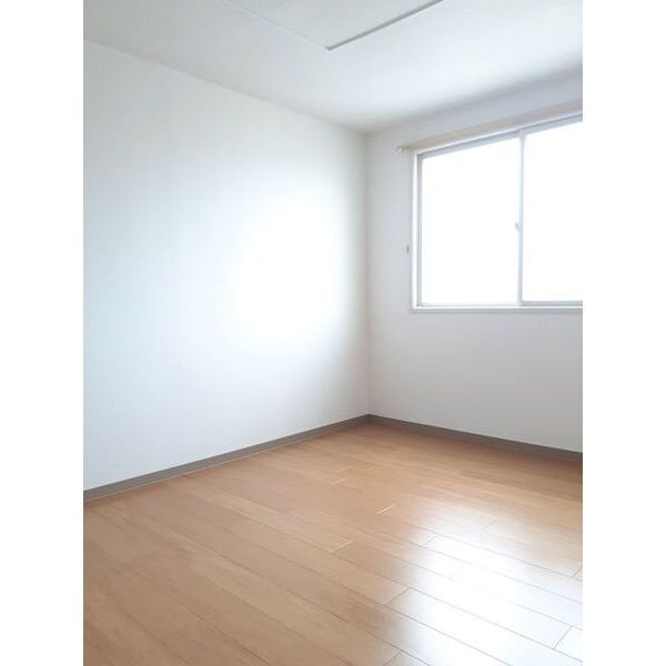 6帖の洋室。寝室や仕事部屋として使えます。