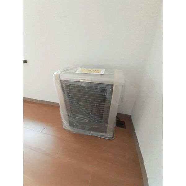 リビングに設置された灯油暖房です。