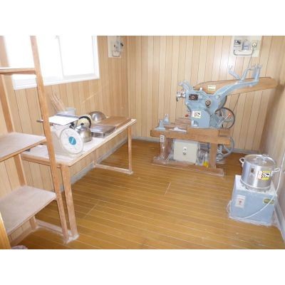 　　そば打ち機械一式等（　別棟に有り　）