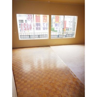 　　　　　店舗内（奥窓側）