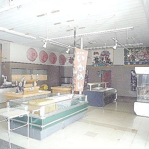 玄関入り右側・大型冷蔵庫多数あります