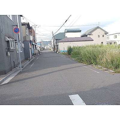 左折して　約100ｍ直進し・右手　🔴新川町土地