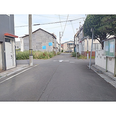 約100ｍ直進後、十字路を左折です