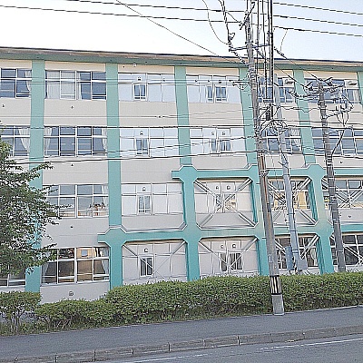 徒歩２分　中部小学校