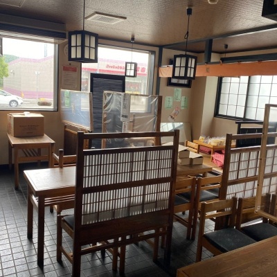 居抜きにつきテーブル等あり