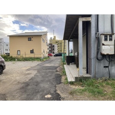 前面道路含む現地写真　南東側前面道路（幅員約4.0ｍ）