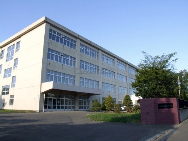 中学校：札幌市立厚別中学校：1171m
