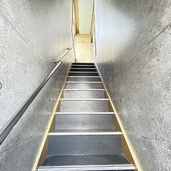 手すり付き階段☆