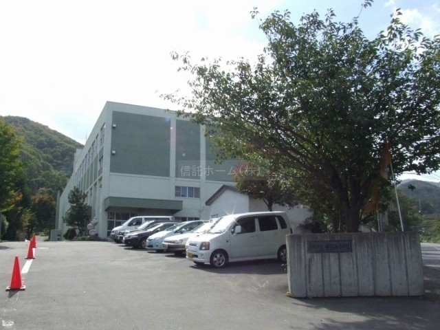小学校：札幌市立手稲西小学校：562m