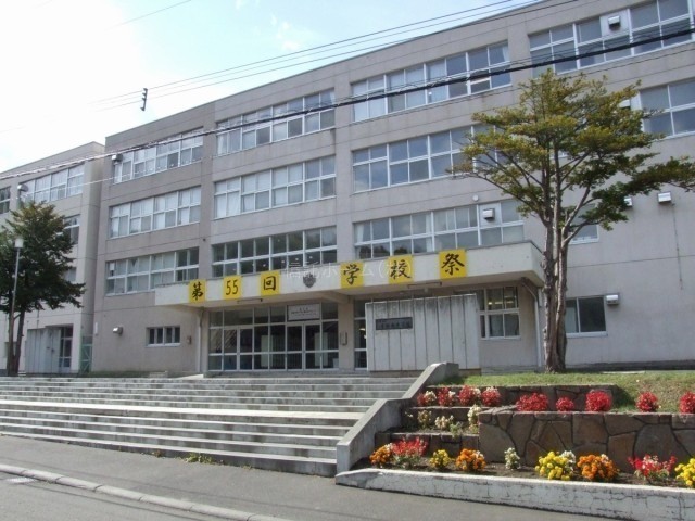 中学校：札幌市立手稲西中学校：630m