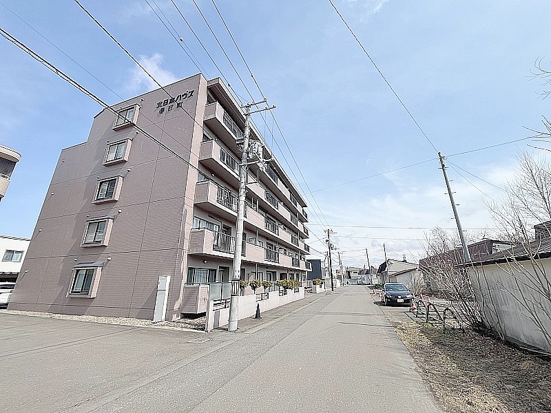 街まで徒歩５分程度です♪