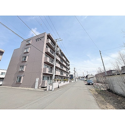 街まで徒歩５分程度です♪