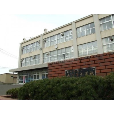小学校：札幌市立山の手小学校：94m