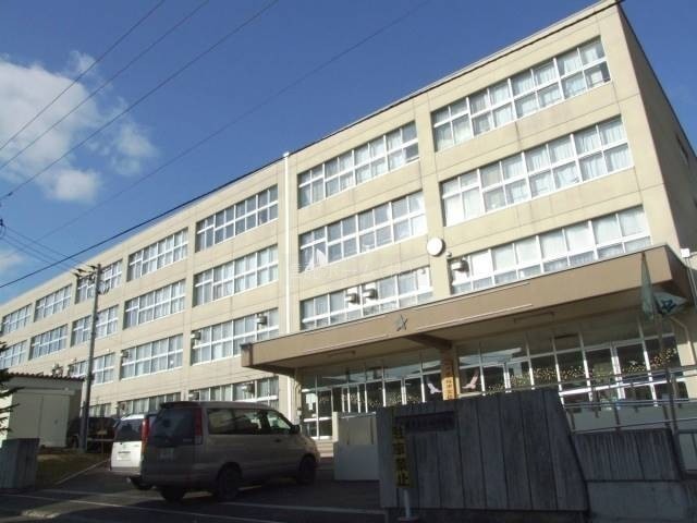 中学校：札幌市立琴似中学校：820m