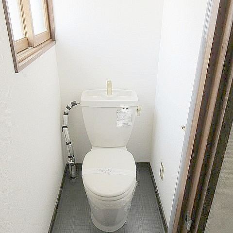 トイレは簡易水洗