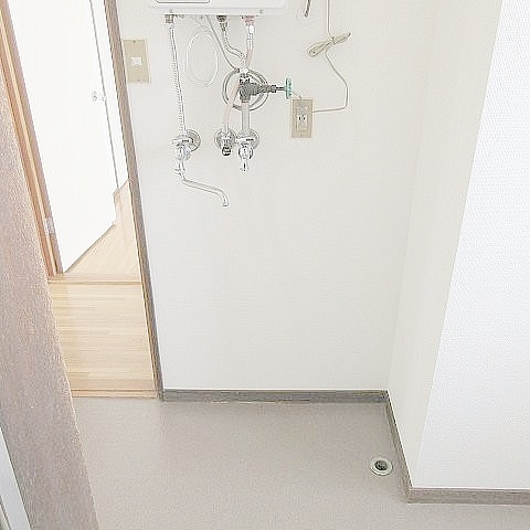 脱衣場内の洗濯機置場