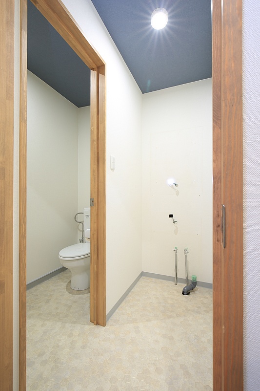 2階トイレ部分（洗面化粧台は買主様が設置してください）