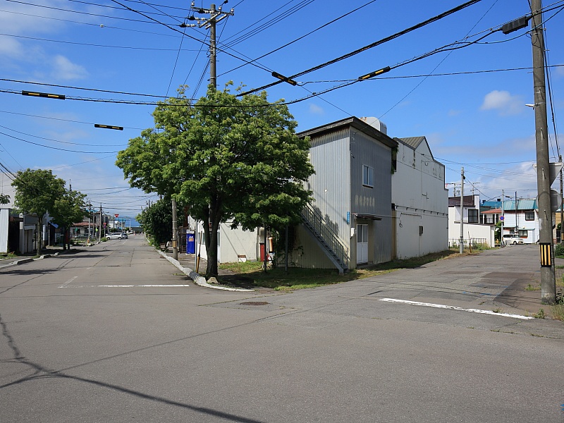 敷地外南から北へ向けて撮影（令和7年7月）