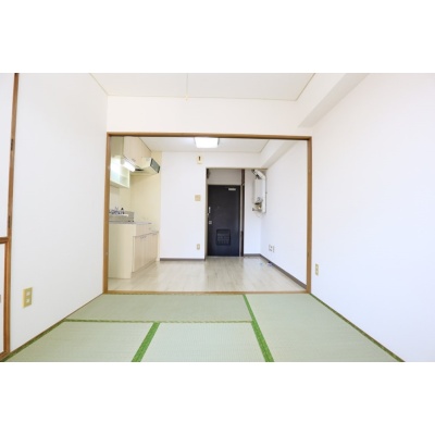 ※旧賃借人が入居前の写真です。２０２１年６月内装リフォーム済み。   