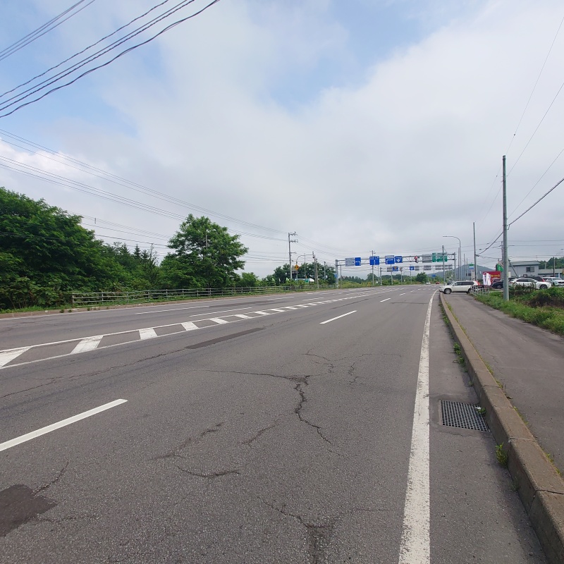 国道沿いにあり利便性の良い立地です♪