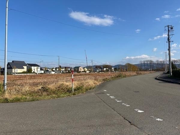 ■ 南・西・北の三方公道に接道しており、陽当り・通風良好