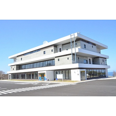 鹿部町役場まで車で約９分の場所にあり、移住後の各種手続きや書類の発行などもスムーズに済ませられる立地です。