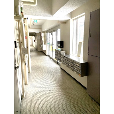 清掃が行き届いた清潔感のある共用廊下！管理体制がしっかり整っているため、毎日気持ちよくお部屋まで向かうことができます♪