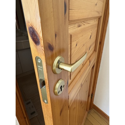 自慢の　本物素材な建具たち
上質の証　随所にご満足