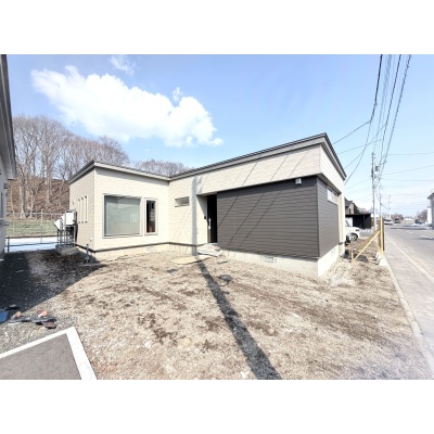 ☆2026年1月完成済！広々としたLDKと3つの独立した居室を備えた3LDK平屋住宅です♪