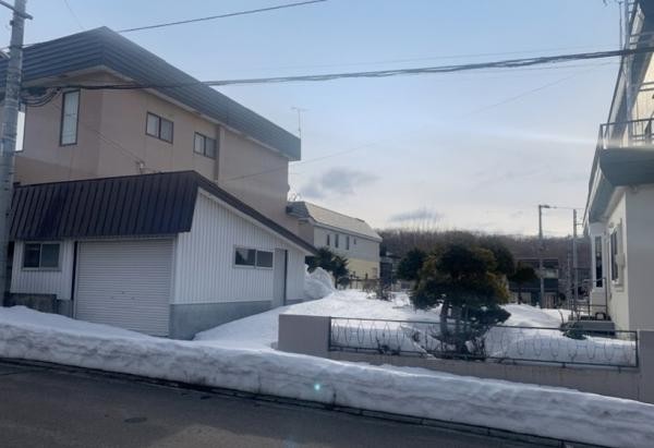 間口ひろびろ、大型車も駐車できます。