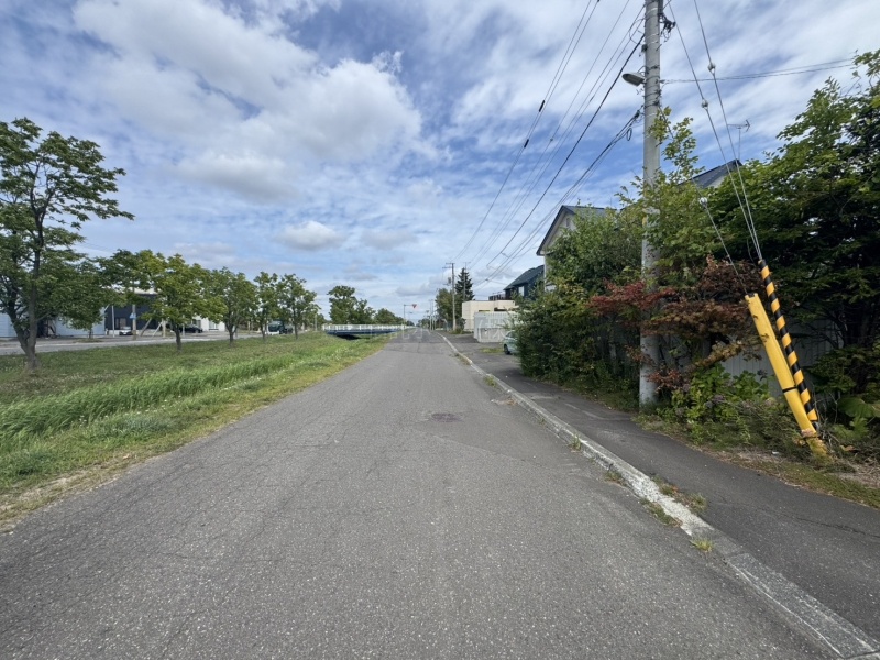 幅員が広く車の出し入れ楽々！