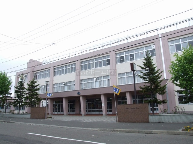 中学校：札幌市立厚別北中学校：1245m