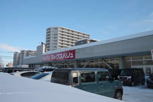 スーパー：マックスバリュ北26条店：731m