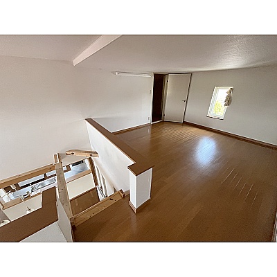 ロフト横には広い小屋裏収納もあります♪