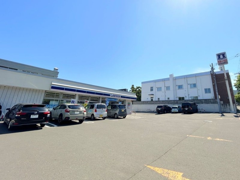 【周辺環境】ローソン小樽富岡一丁目店様まで約700m、徒歩約9…