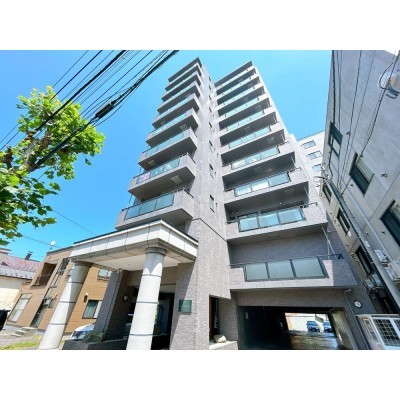 【外観】正面から撮影した現地外観です。