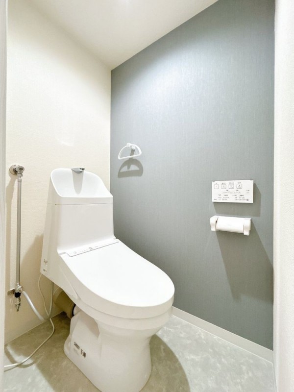 【リフォーム済】トイレです。新品のトイレに交換しました。ト…